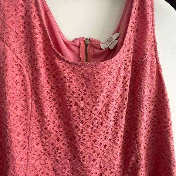 Inside Lining all through the dress - Picture 2 of 4